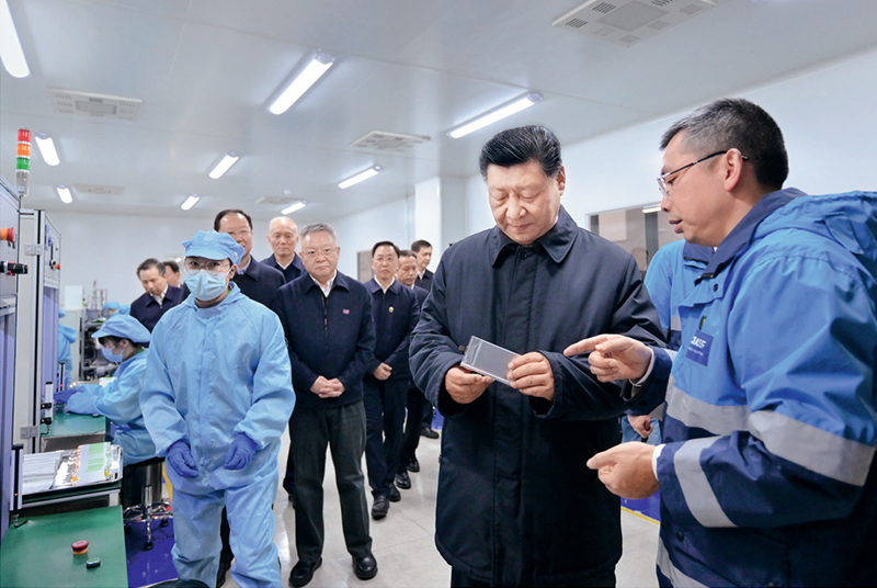 2024年3月18日至21日，中共中央总书记、国家主席、中央军委主席习近平在湖南考察。这是18日下午，习近平在中德合资企业巴斯夫杉杉电池材料有限公司考察。 新华社记者 谢环驰/摄